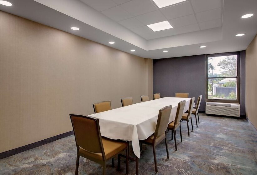 ホテル Hampton Inn Birminghamcolonnade 280