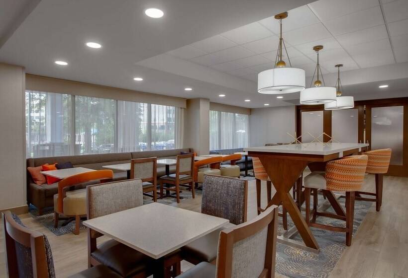 ホテル Hampton Inn Birminghamcolonnade 280