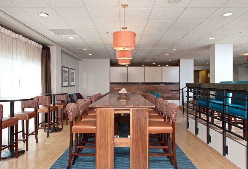 호텔 Hampton Inn Bloomington