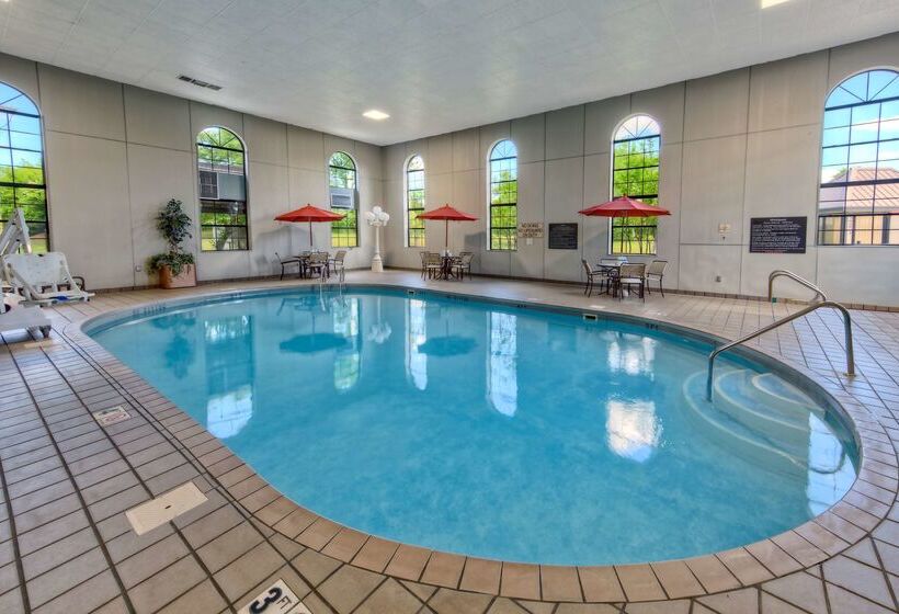 فندق Hampton Inn By Hilton Clarksville