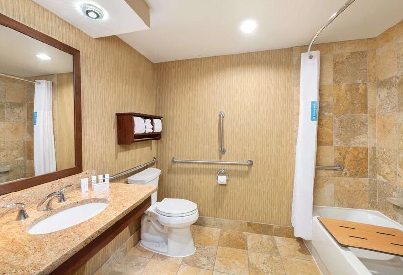 هتل Hampton Inn Clevelanddowntown