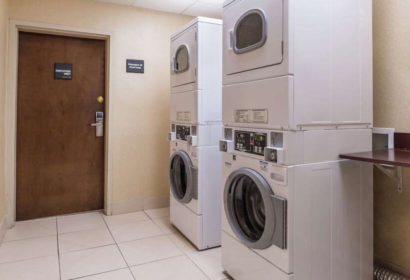 Отель Hampton Inn Columbia Northeastfort Jackson Area