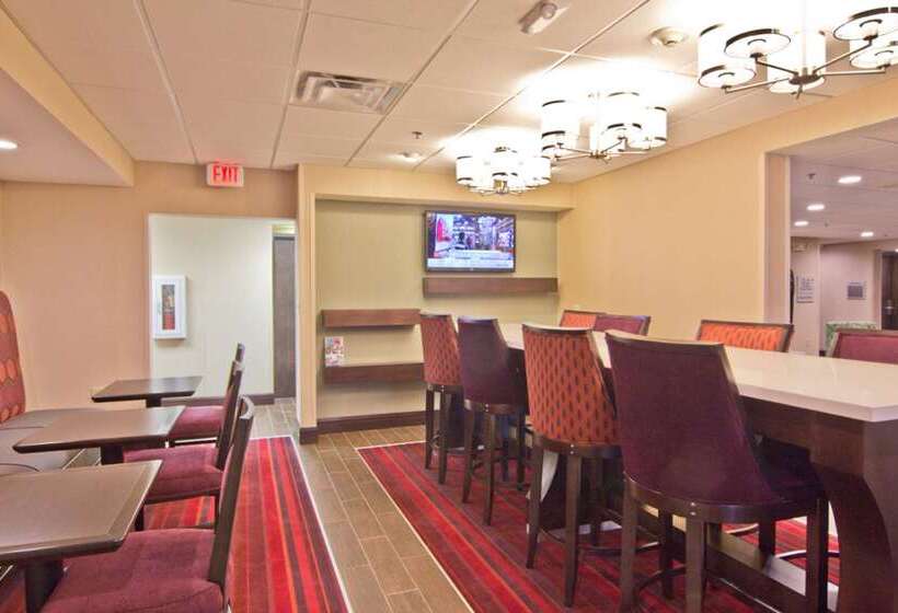 בית מלון כפרי Hampton Inn Columbus South