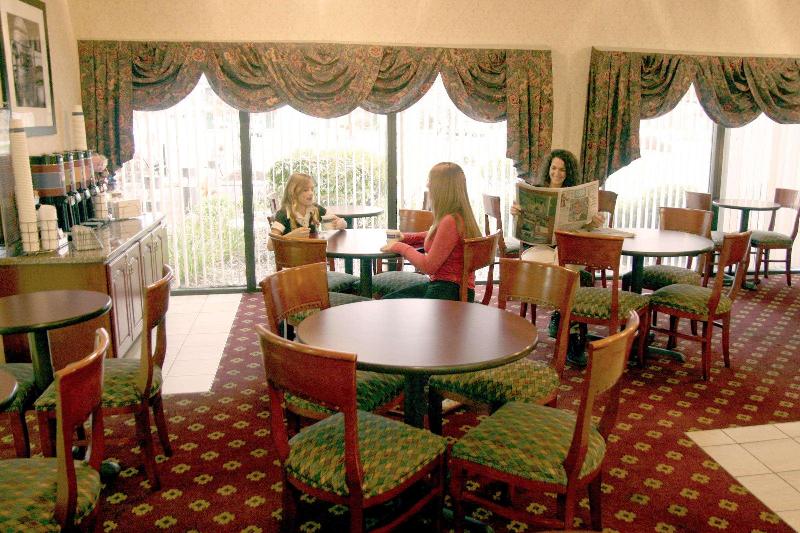 בית מלון כפרי Hampton Inn Columbus South