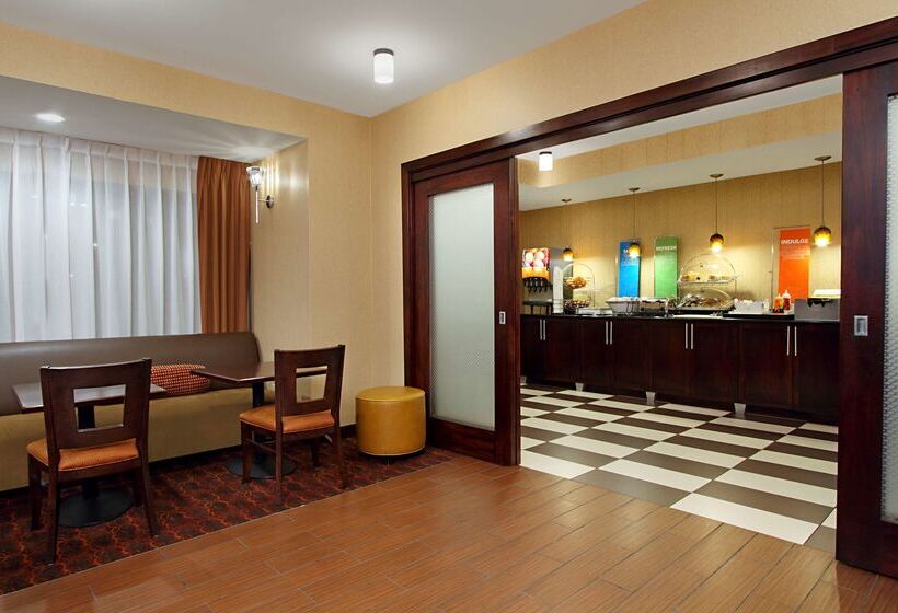 Отель Hampton Inn Columbusairport