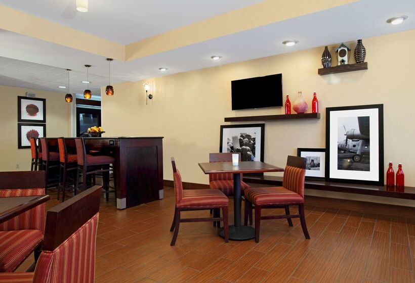 Отель Hampton Inn Columbusairport