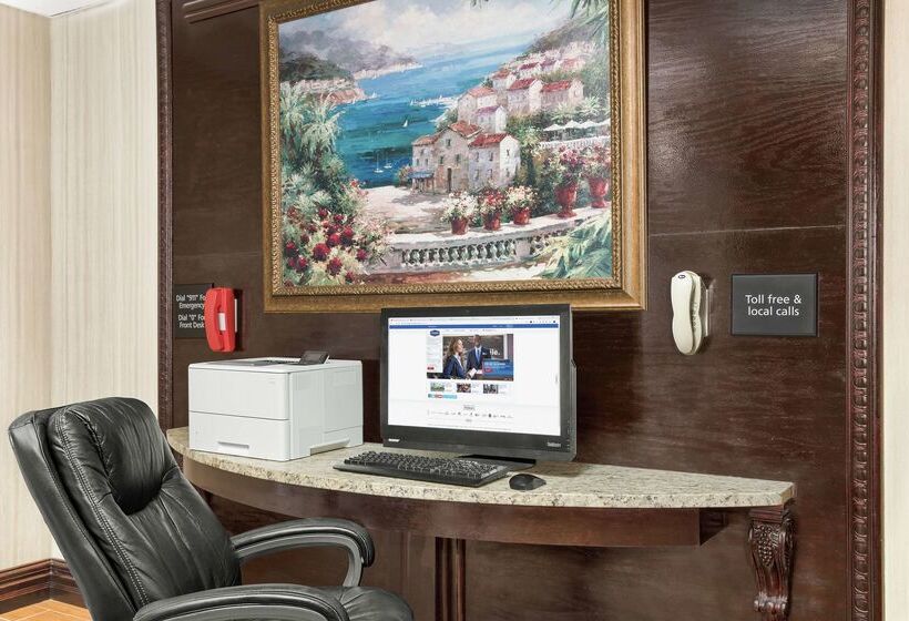 فندق Hampton Inn Commerce