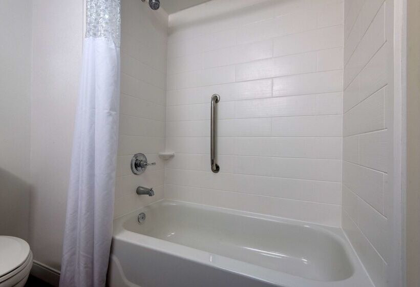 فندق Hampton Inn Commerce