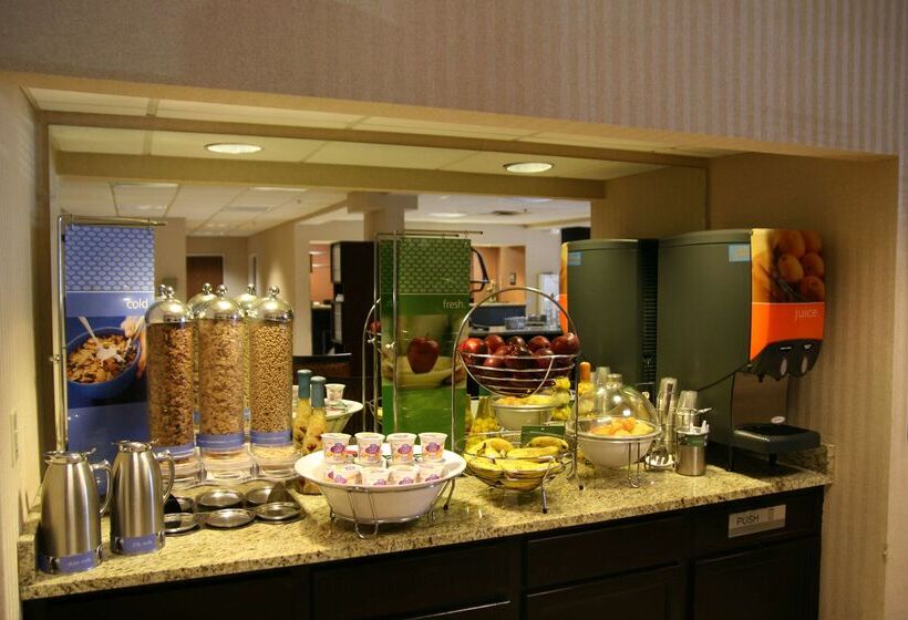 فندق Hampton Inn Commerce