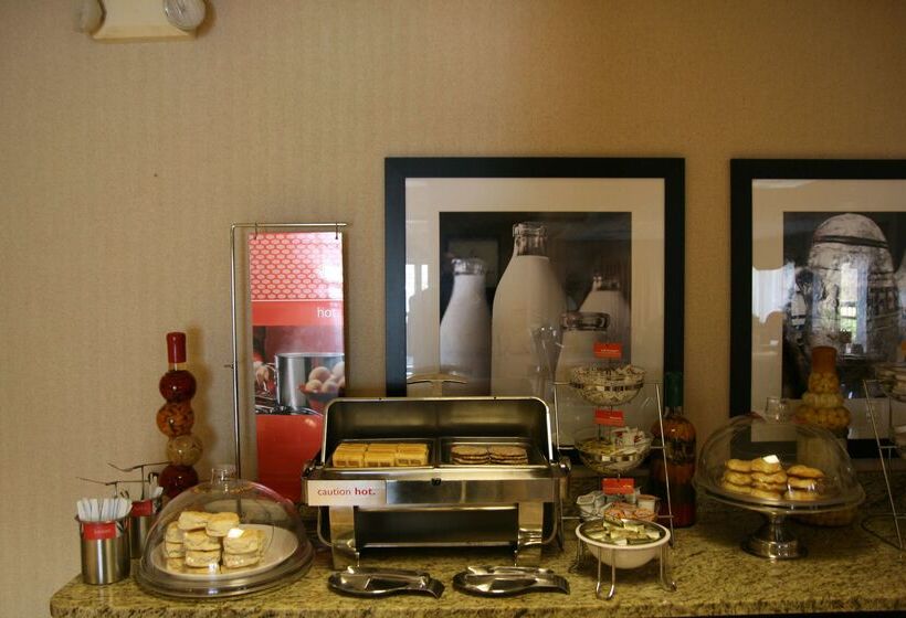 فندق Hampton Inn Commerce