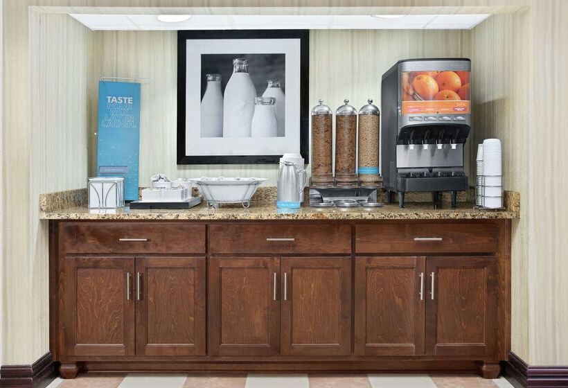 فندق Hampton Inn Commerce