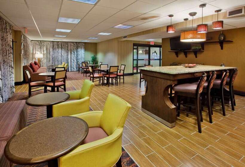 فندق Hampton Inn Commerce