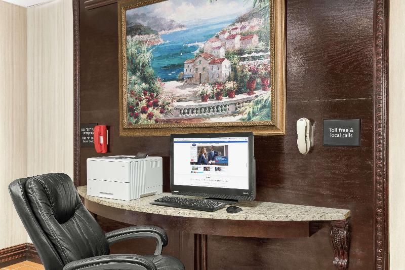 فندق Hampton Inn Commerce