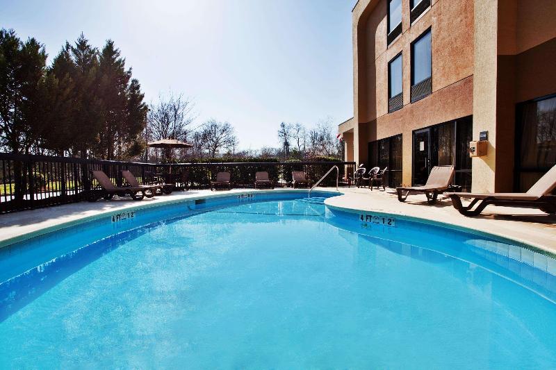 فندق Hampton Inn Commerce