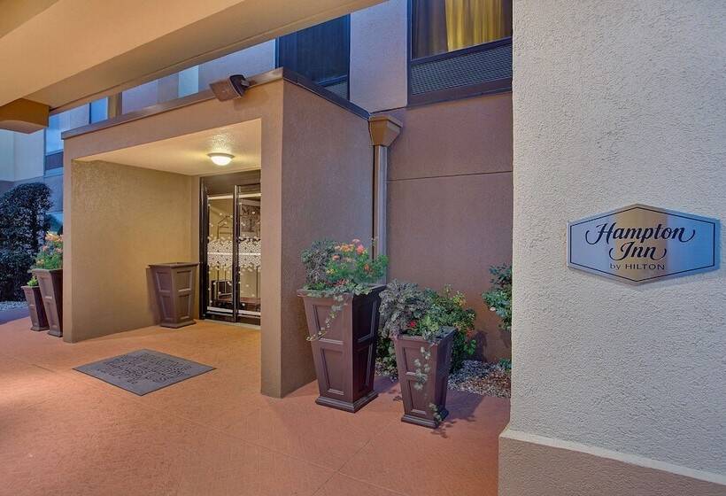 فندق Hampton Inn Conyers