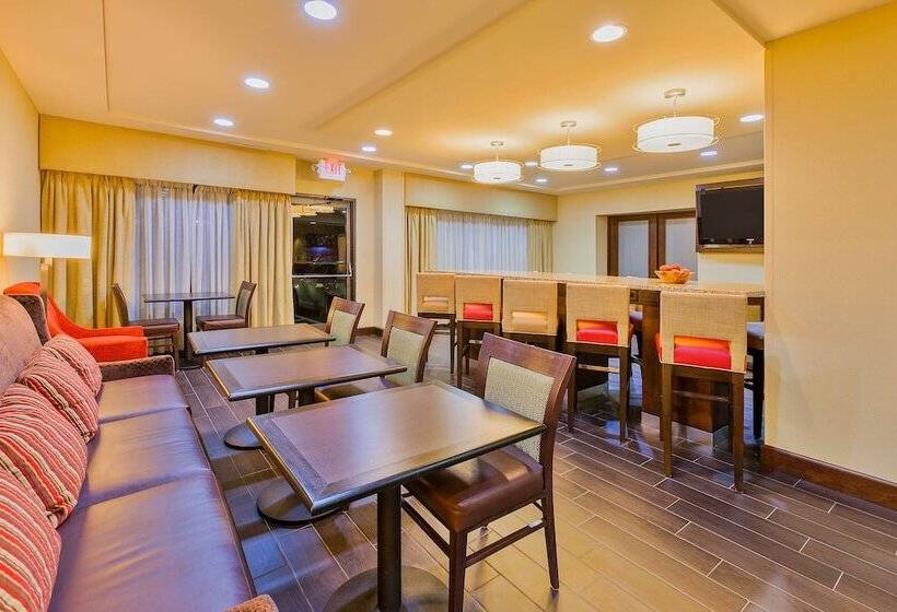 فندق Hampton Inn Conyers
