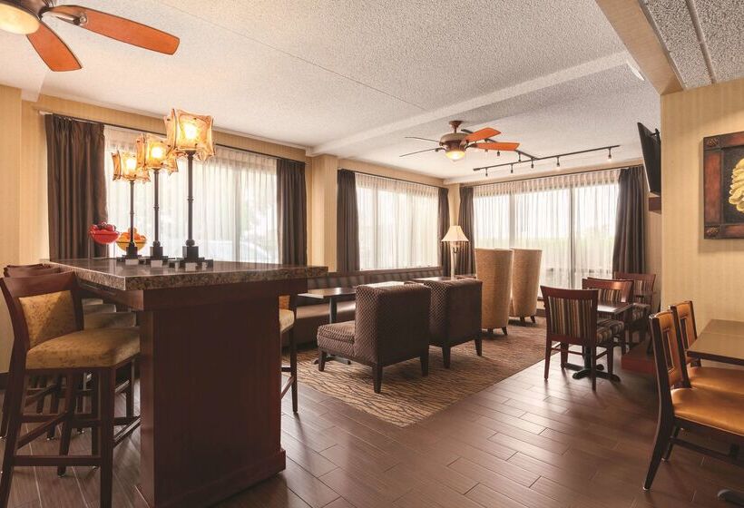 בית מלון כפרי Hampton Inn Des Moinesairport