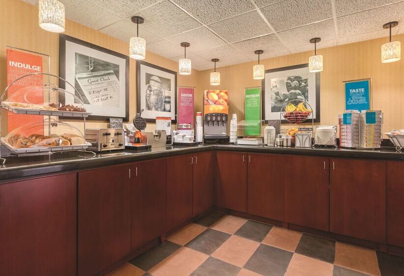 בית מלון כפרי Hampton Inn Des Moinesairport