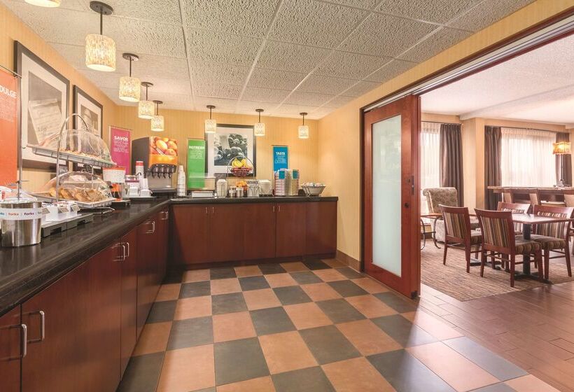 هتل Hampton Inn Des Moinesairport