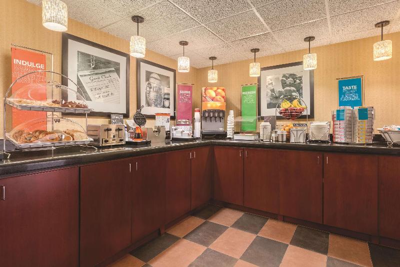 هتل Hampton Inn Des Moinesairport