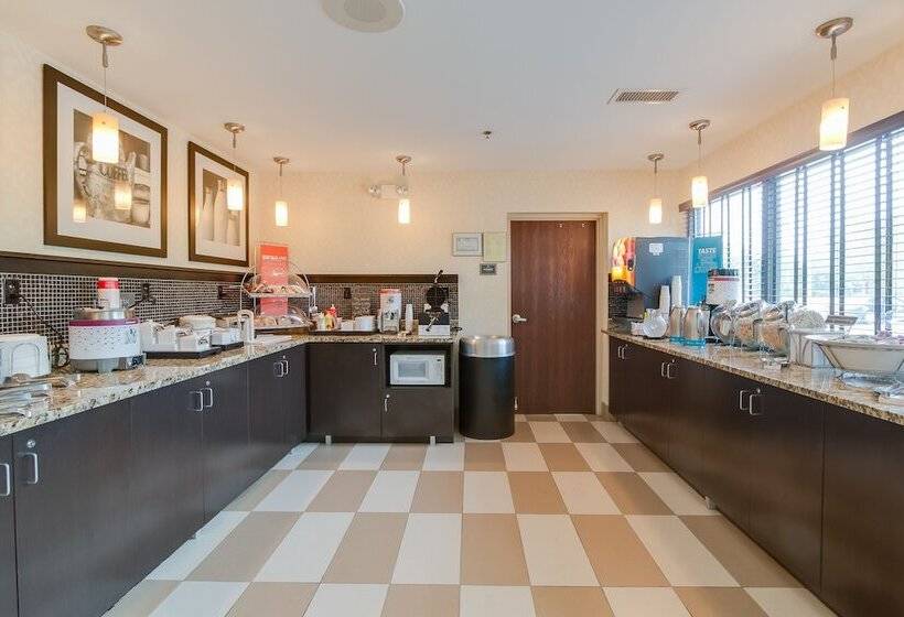 ホテル Hampton Inn Dickson