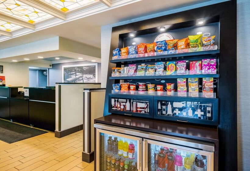 Отель Hampton Inn Dover