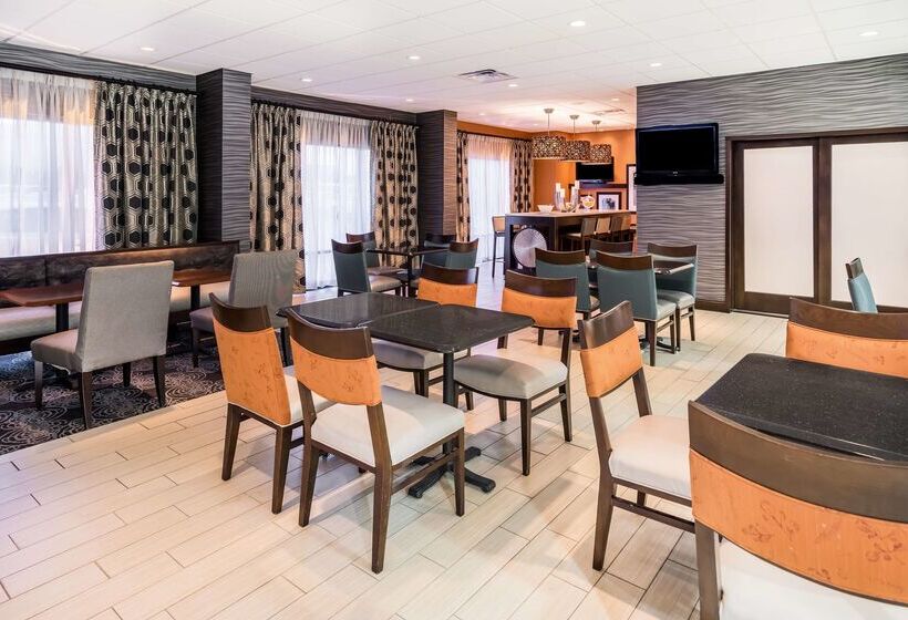 Отель Hampton Inn Dover