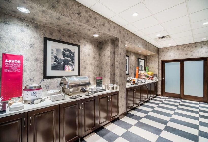 Отель Hampton Inn Dover