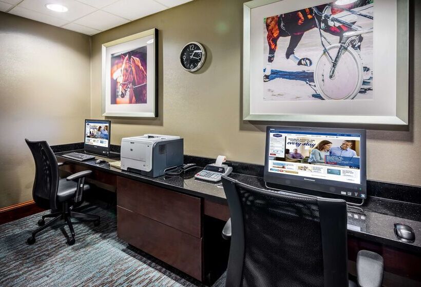 Отель Hampton Inn Dover