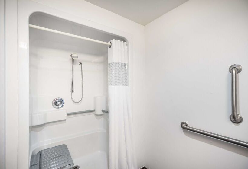 هتل Hampton Inn Dover