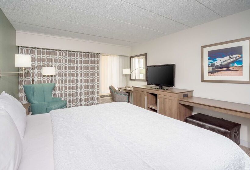 Отель Hampton Inn Dover