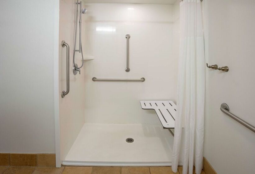 בית מלון כפרי Hampton Inn Duluth Canal Park