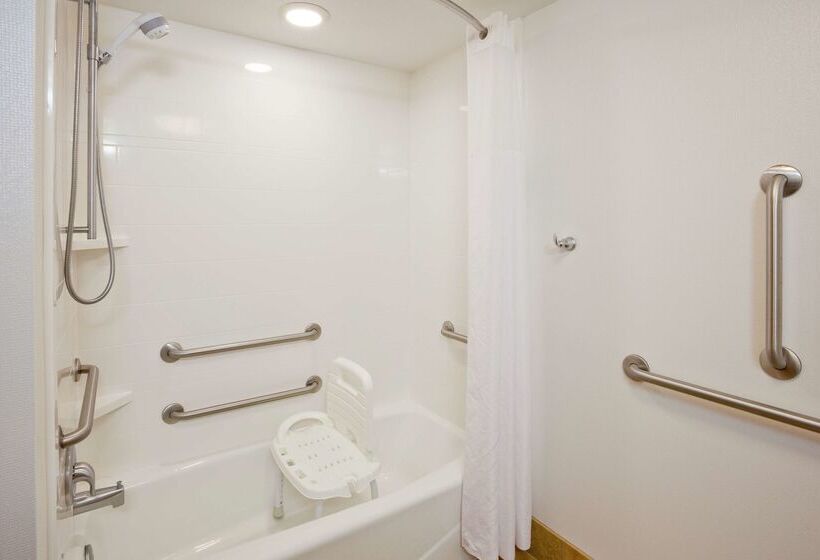 בית מלון כפרי Hampton Inn Duluth Canal Park