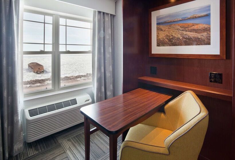 هتل Hampton Inn Duluth Canal Park