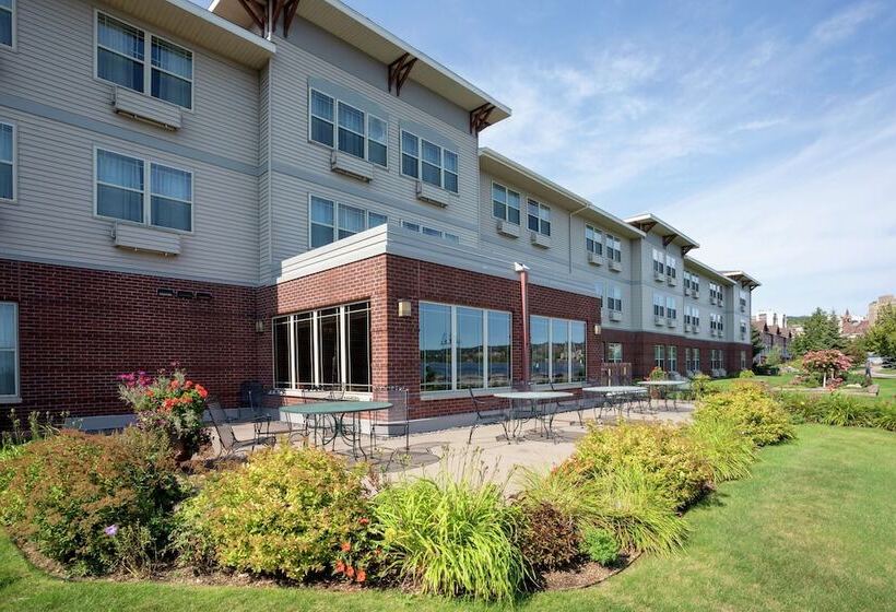 هتل Hampton Inn Duluth Canal Park