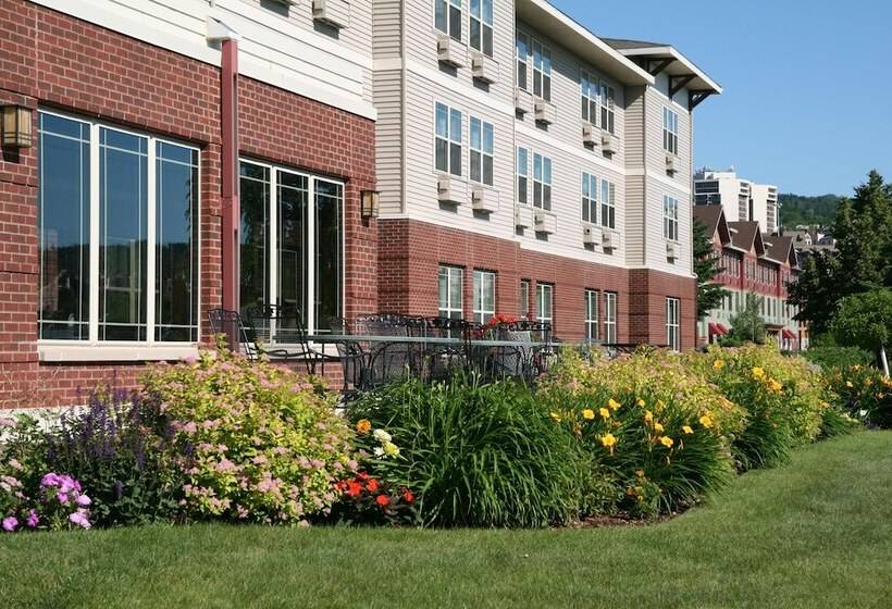 هتل Hampton Inn Duluth Canal Park