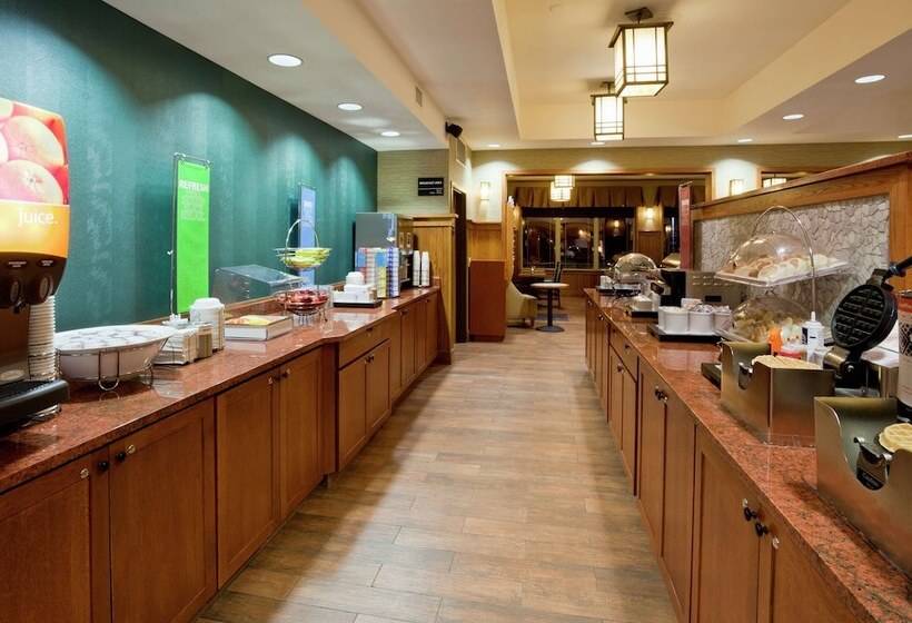 هتل Hampton Inn Duluth Canal Park