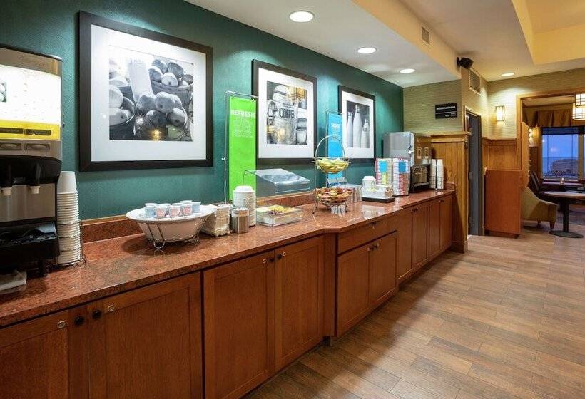 هتل Hampton Inn Duluth Canal Park