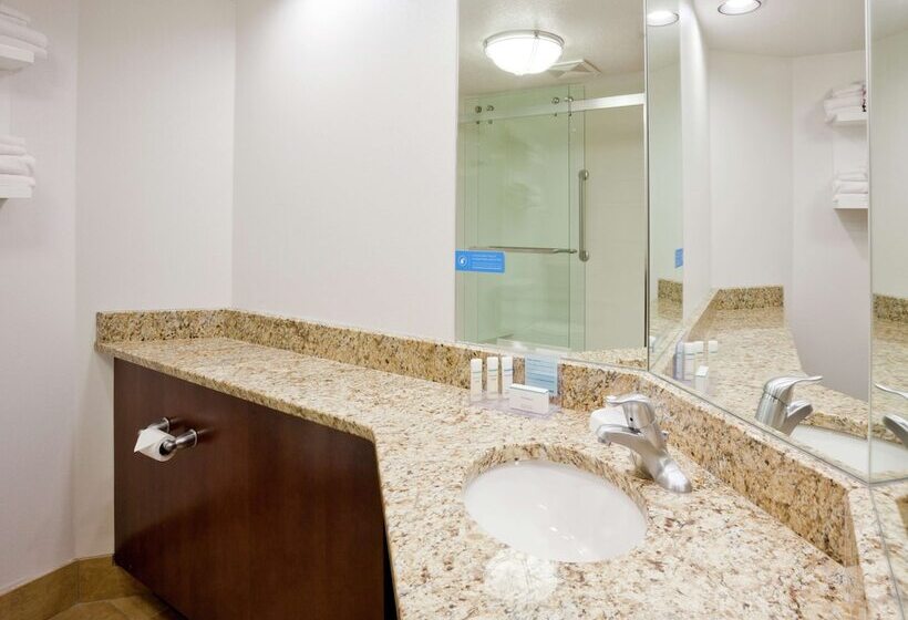 هتل Hampton Inn Duluth Canal Park