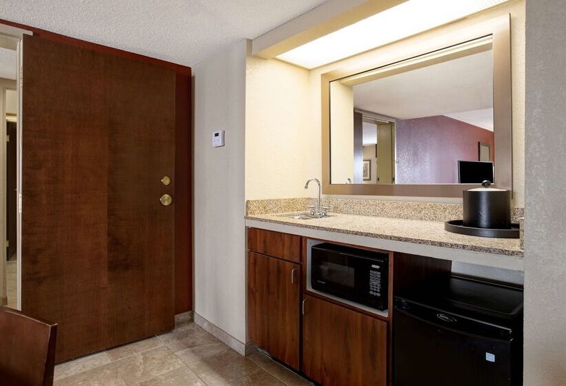 هتل Hampton Inn Ft. Wayne Southwest