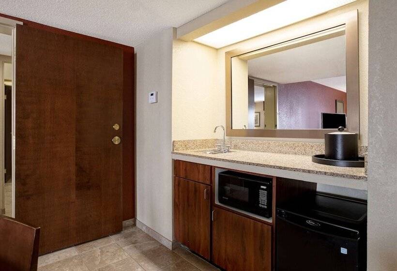 هتل Hampton Inn Ft. Wayne Southwest