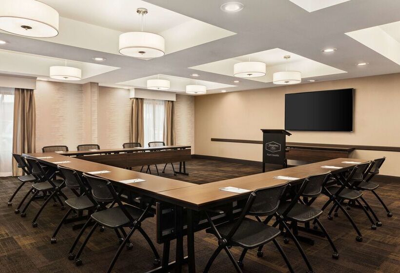 هتل Hampton Inn Fort Smith