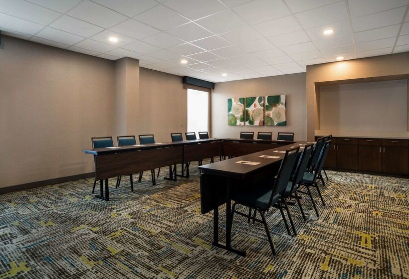 هتل Hampton Inn Gadsden