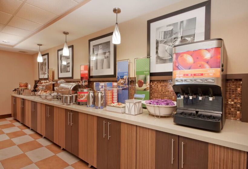 Отель Hampton Inn Grand Rapids North