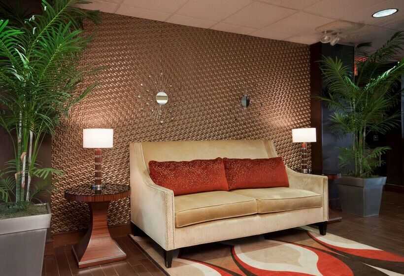 Отель Hampton Inn Grand Rapids North