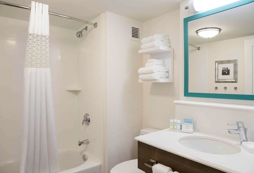 Отель Hampton Inn Grand Rapids North