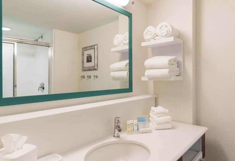 Отель Hampton Inn Grand Rapids North