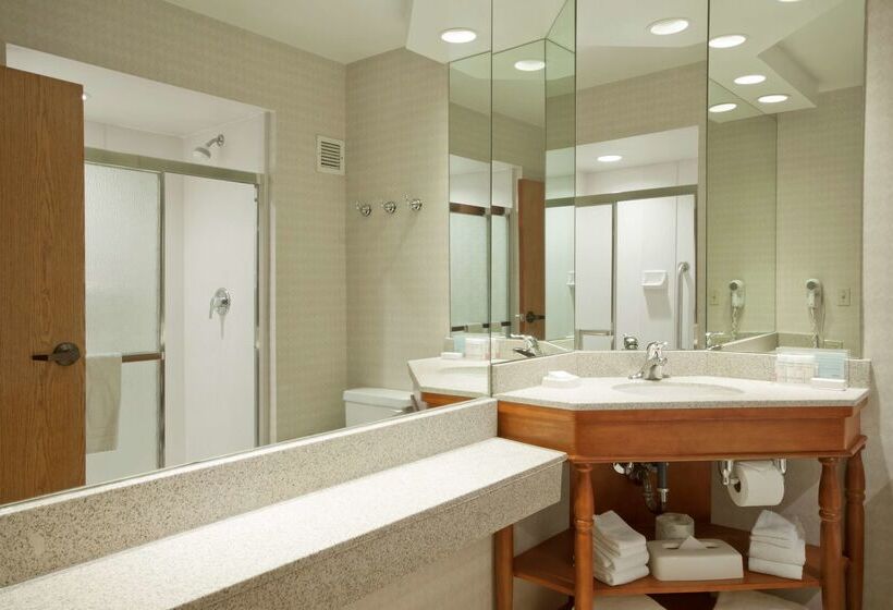 Отель Hampton Inn Grand Rapids North