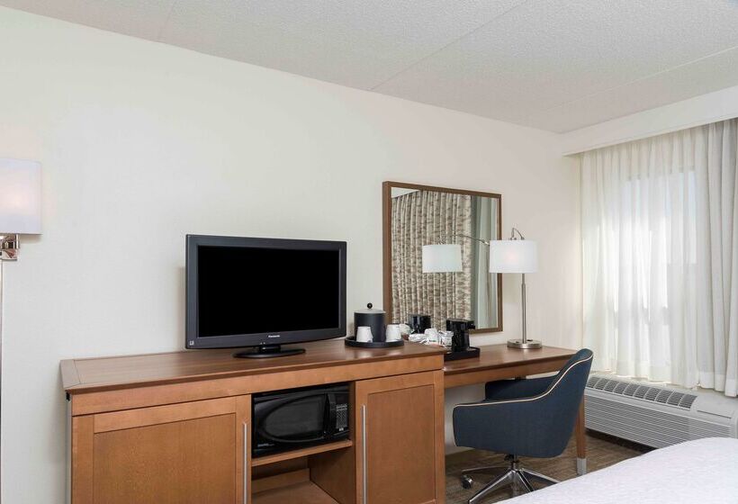 Отель Hampton Inn Grand Rapids North