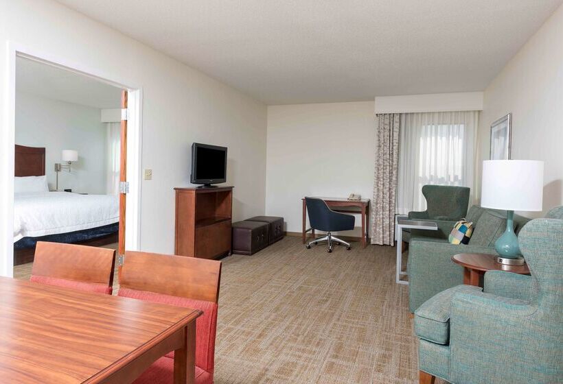 هتل Hampton Inn Grand Rapids North